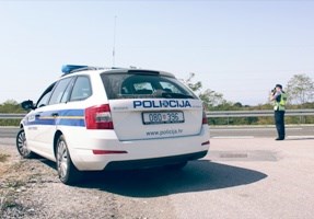 Slika PU_I/vijesti/2017/policijski auto4.jpg